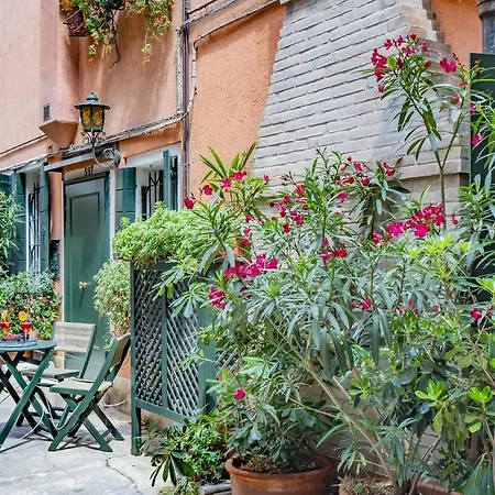 Ferienwohnung Lo Squero 1 The Secret Courtyard In Dorsoduro Venedig Exterior foto