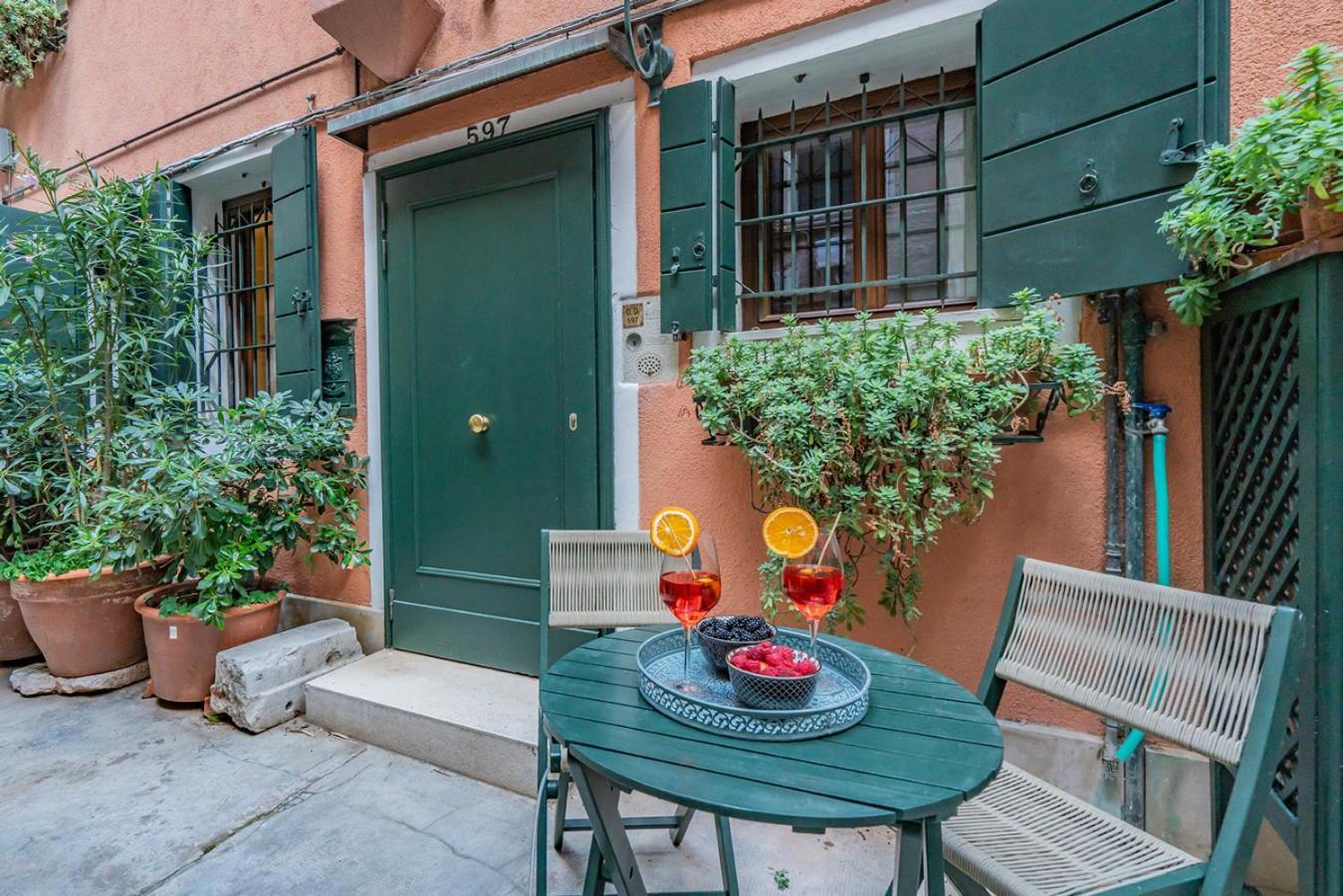 Lo Squero 1 The Secret Courtyard In Dorsoduro * Venise